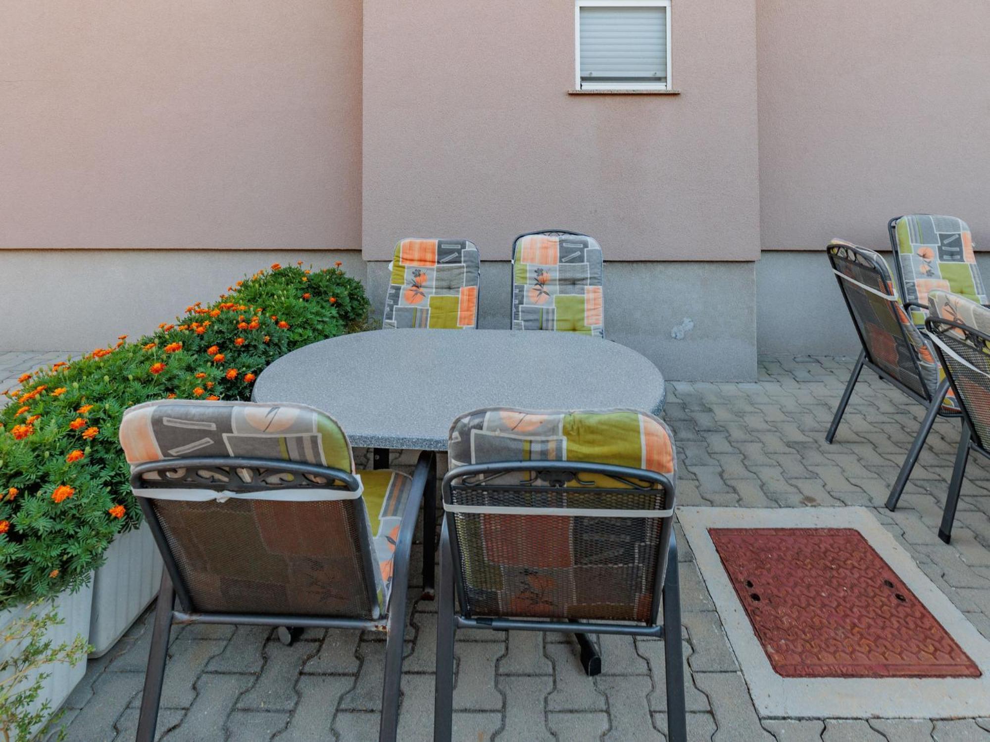 Apartment Mlasina-6 By Interhome Нин Екстериор снимка